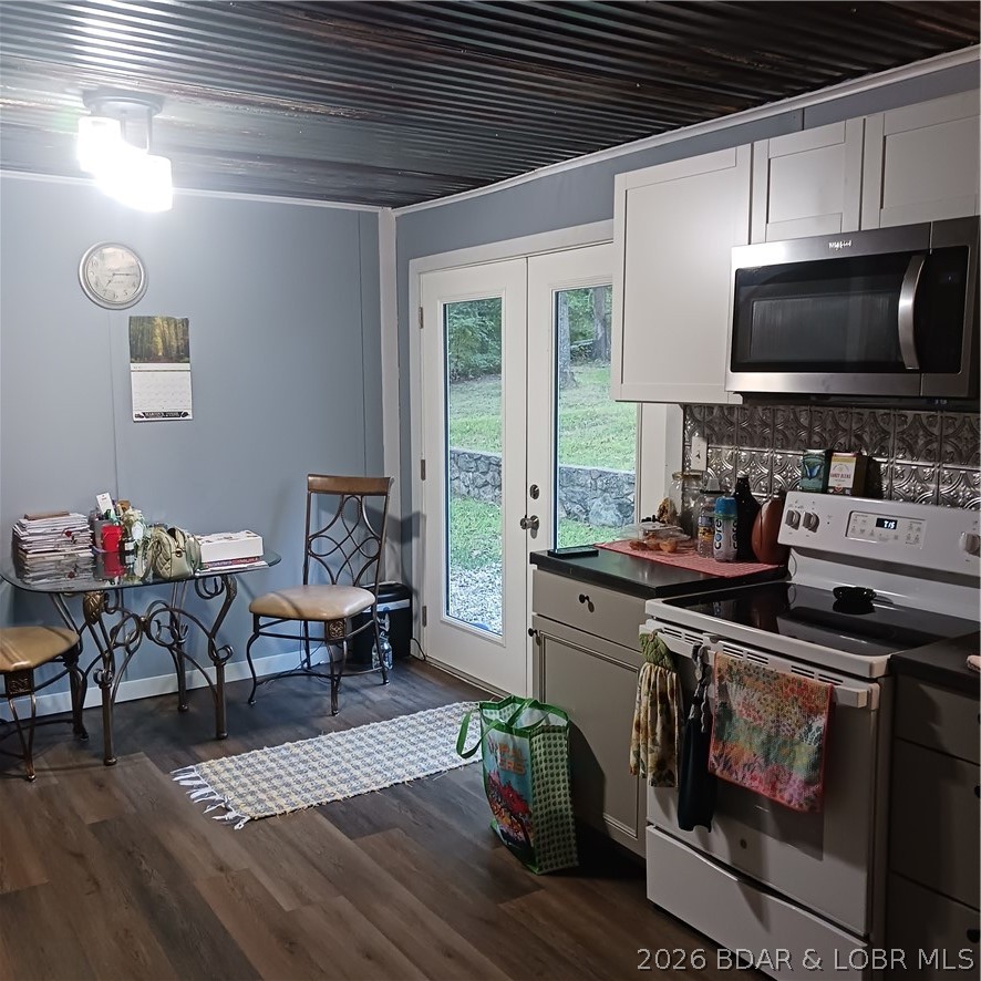 12831 Oak Leaf Drive Property Photo 17