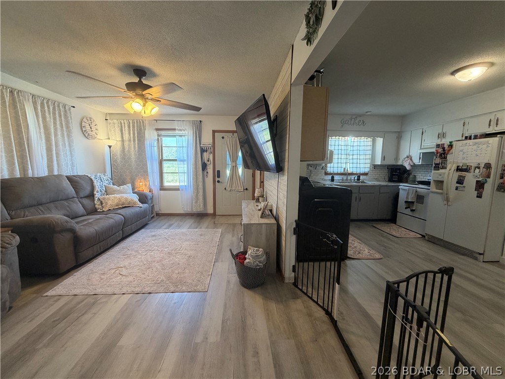 1102 Clay Street Property Photo 6