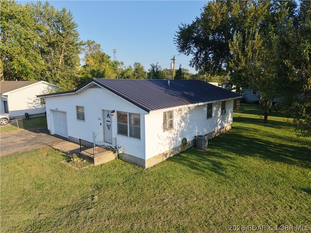 1102 Clay Street Property Photo 23
