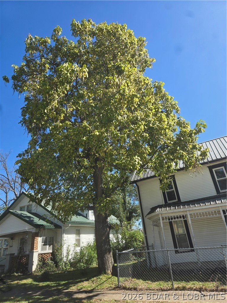 208 Main Property Photo 2