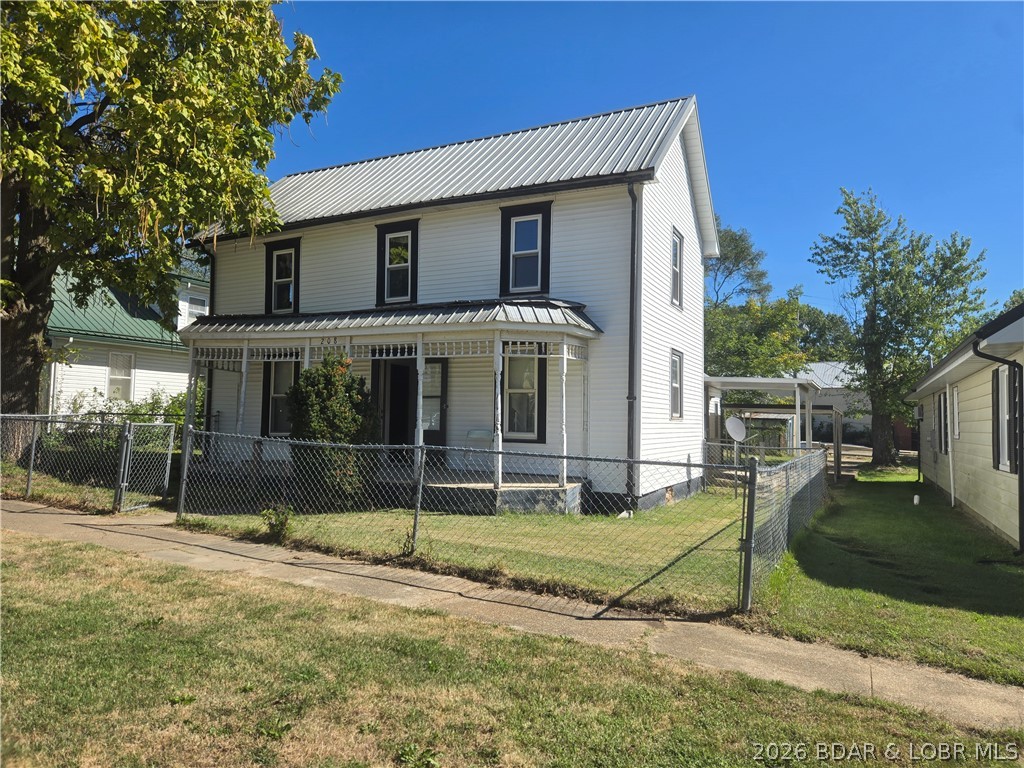 208 Main Property Photo 3