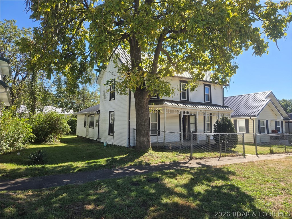 208 Main Property Photo 4