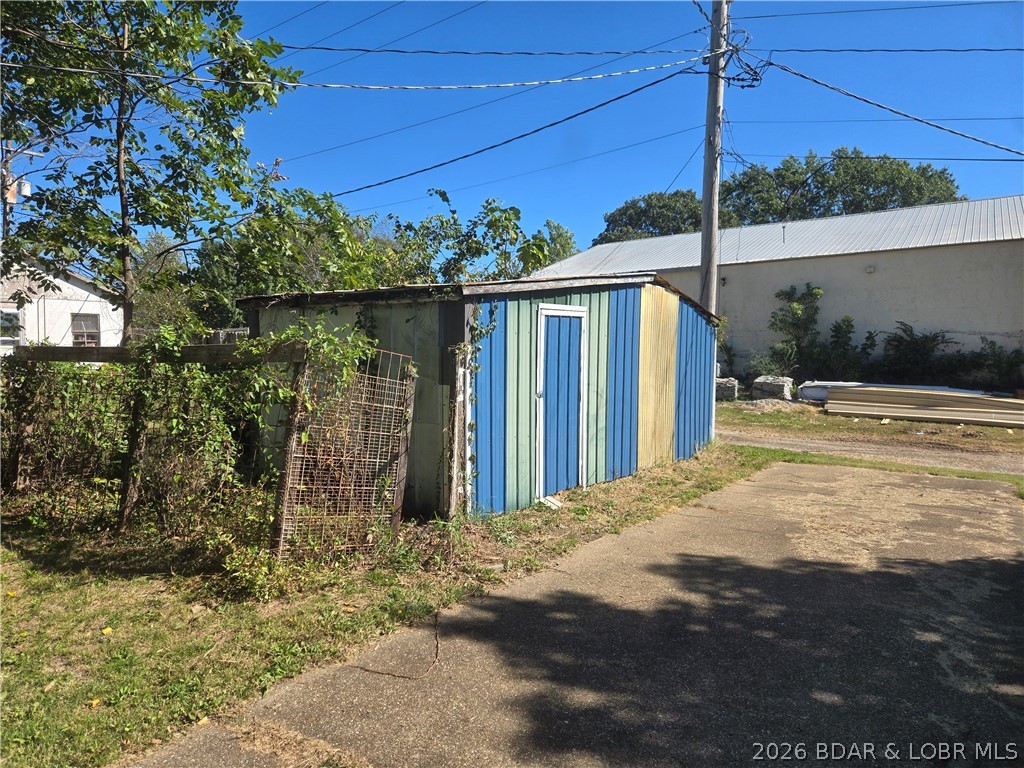 208 Main Property Photo 8