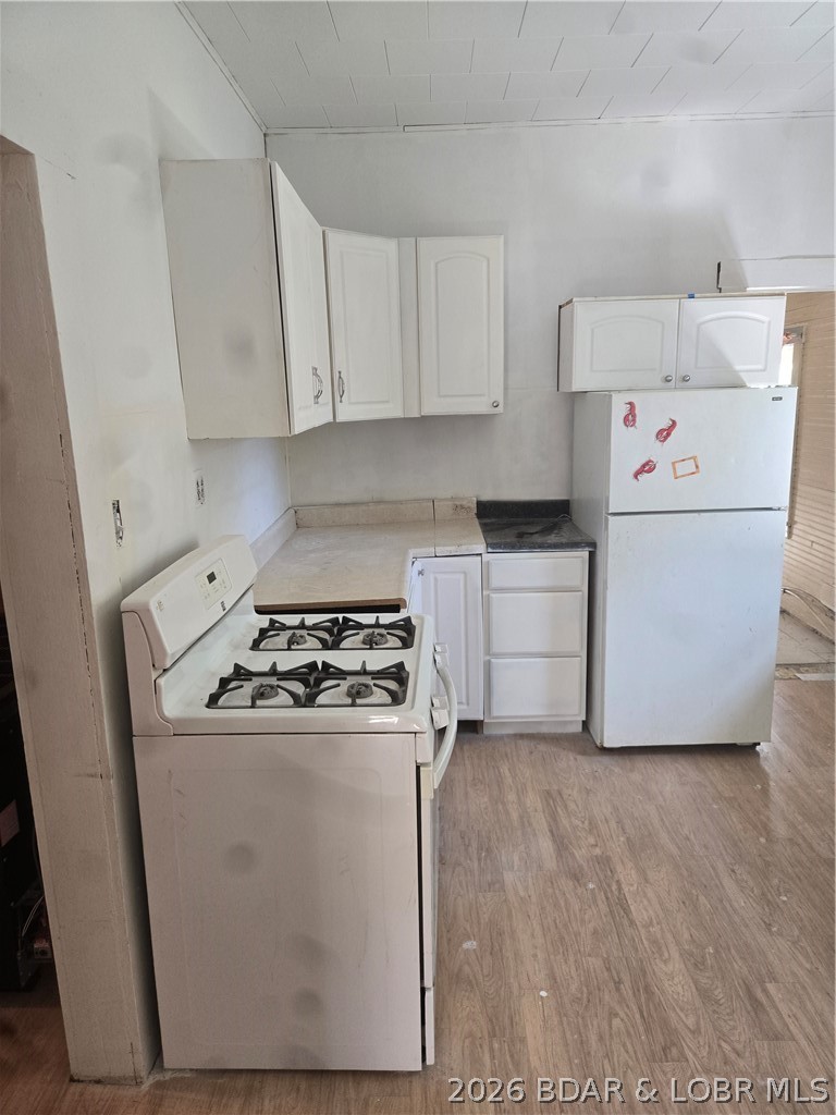 208 Main Property Photo 27