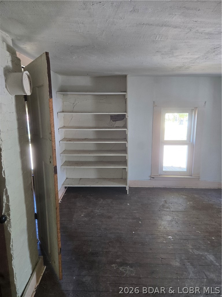 208 Main Property Photo 77