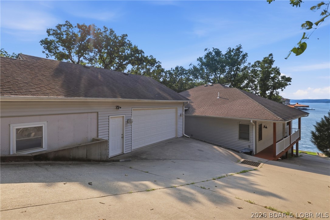 709 Swaying Oak Drive Property Photo 2