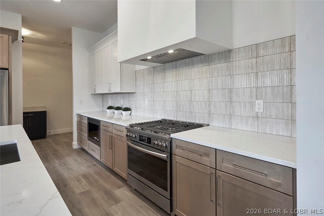 5543 Deephaven Lane Property Photo 8