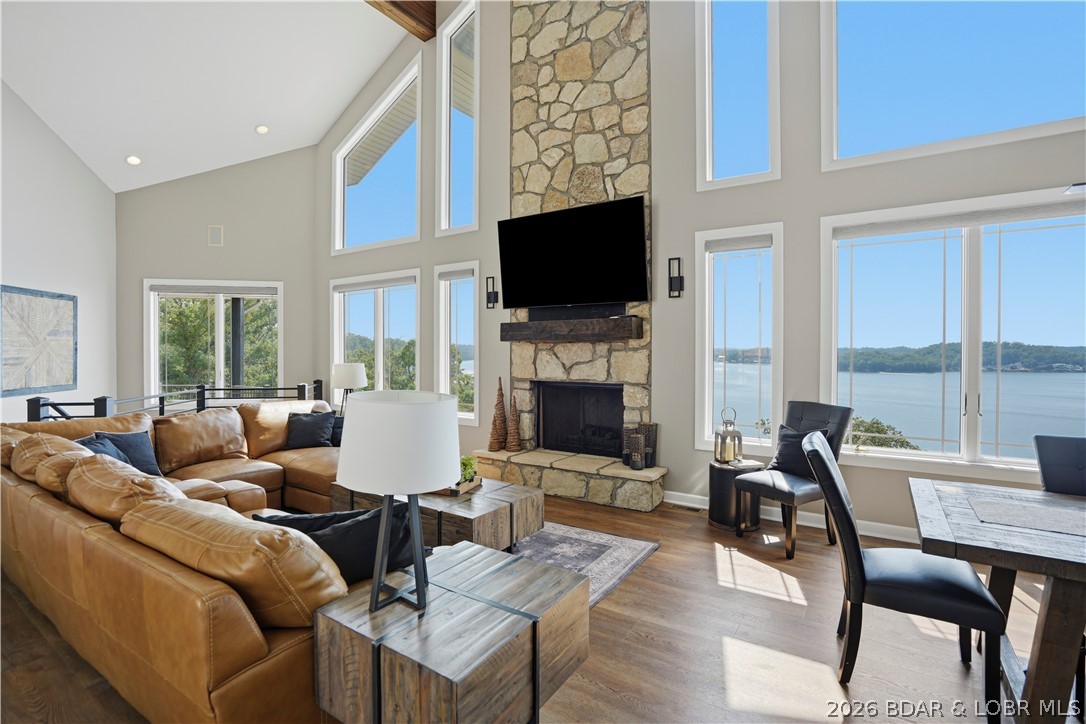 1104 Beacon Pointe Circle Property Photo 4