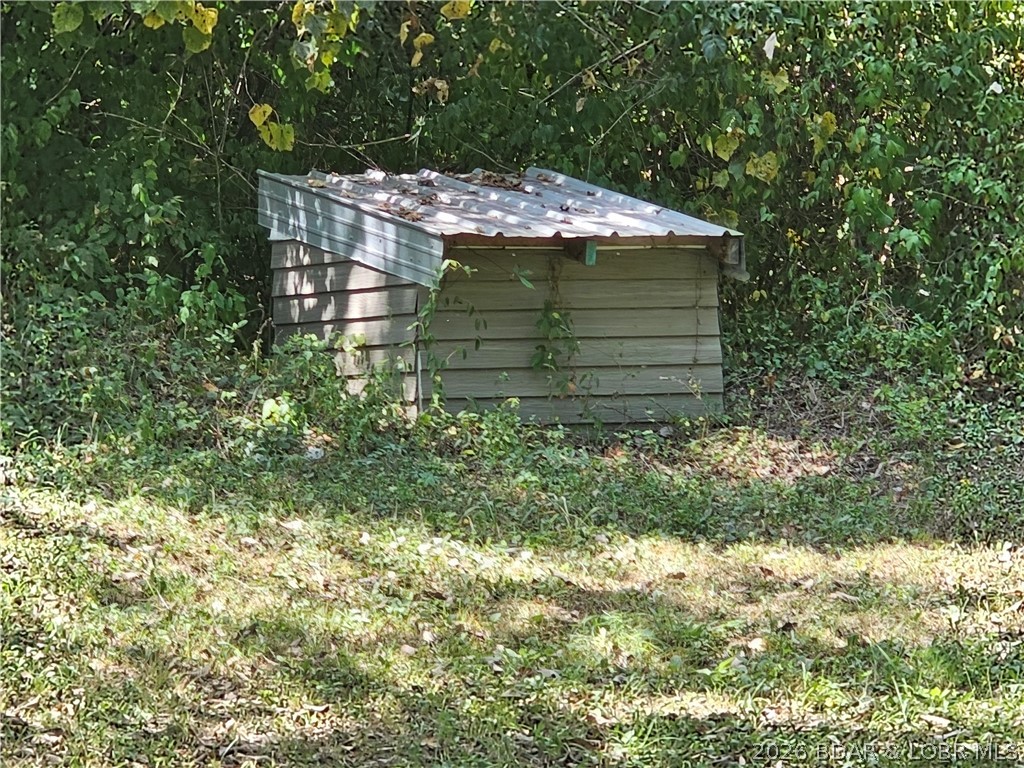 585 West Lakeview Drive Property Photo 3