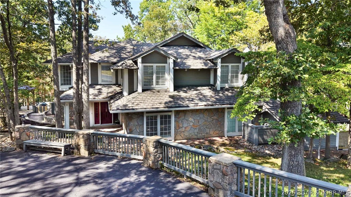 6089 Oak Creek Drive Property Photo 1