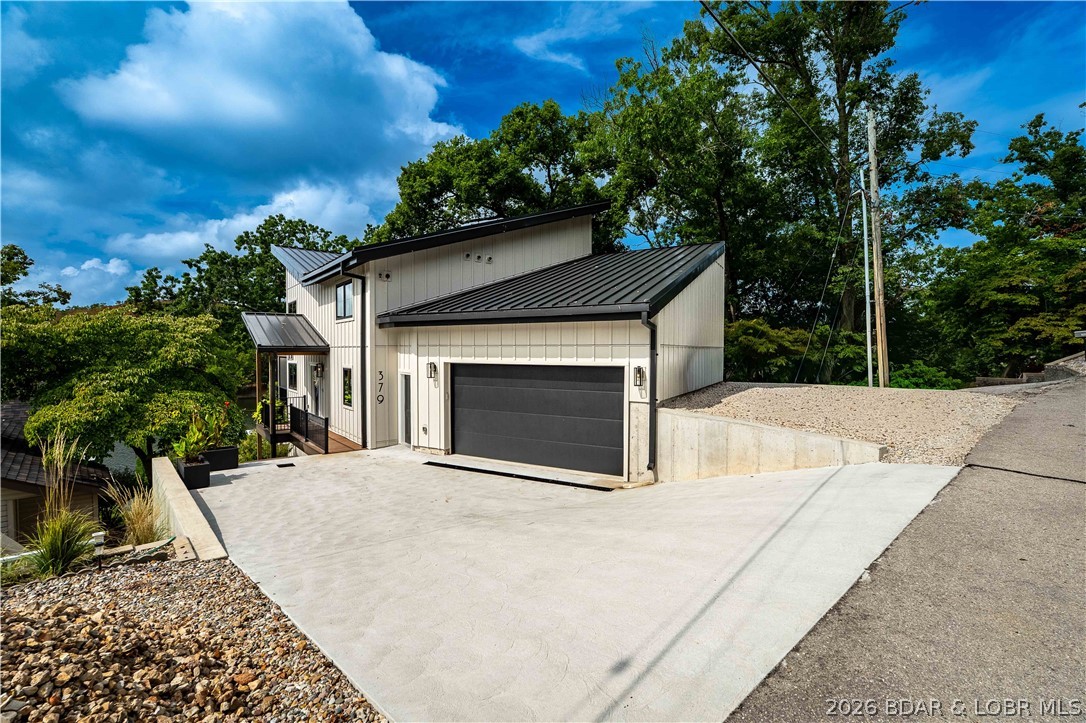 379 Comanche Road Property Photo 3