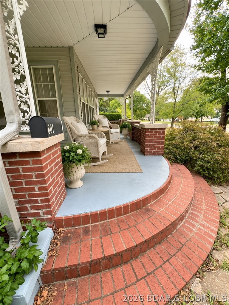 601 E Newton Street Property Photo 2