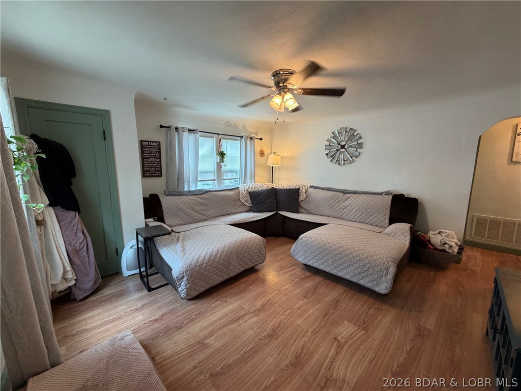 802 E 7th Street Property Photo 2