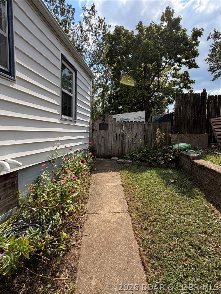 802 E 7th Street Property Photo 22