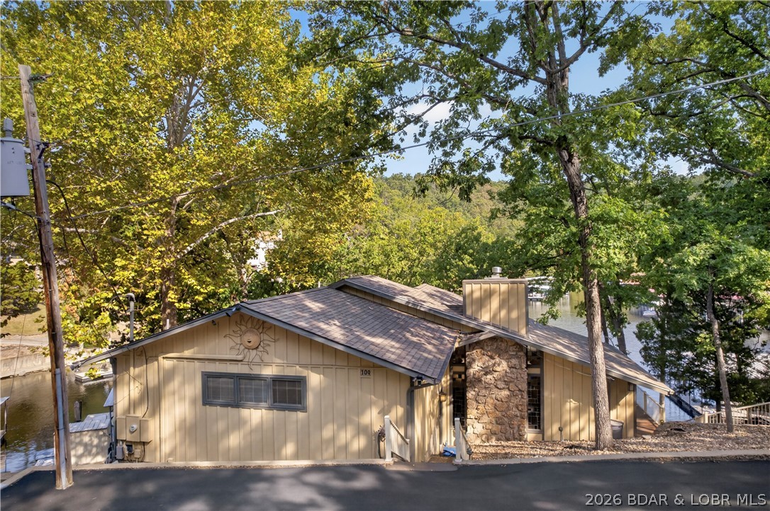 109 Hawk Circle Property Photo 3