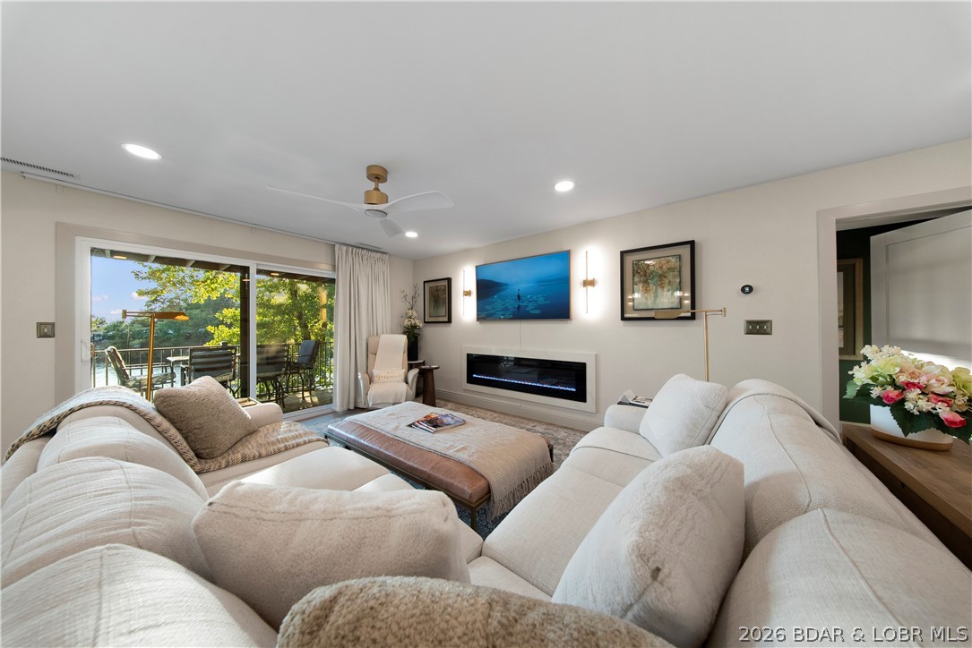 365 Waters Edge Drive 1B Property Photo 1