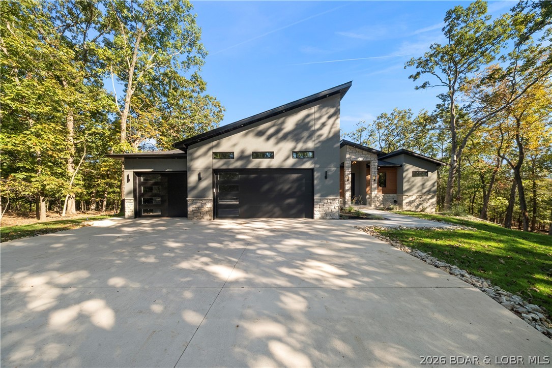 105 Fairoaks Lane Property Photo 1