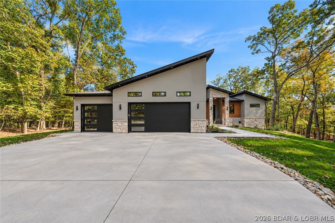 105 Fairoaks Lane Property Photo 1