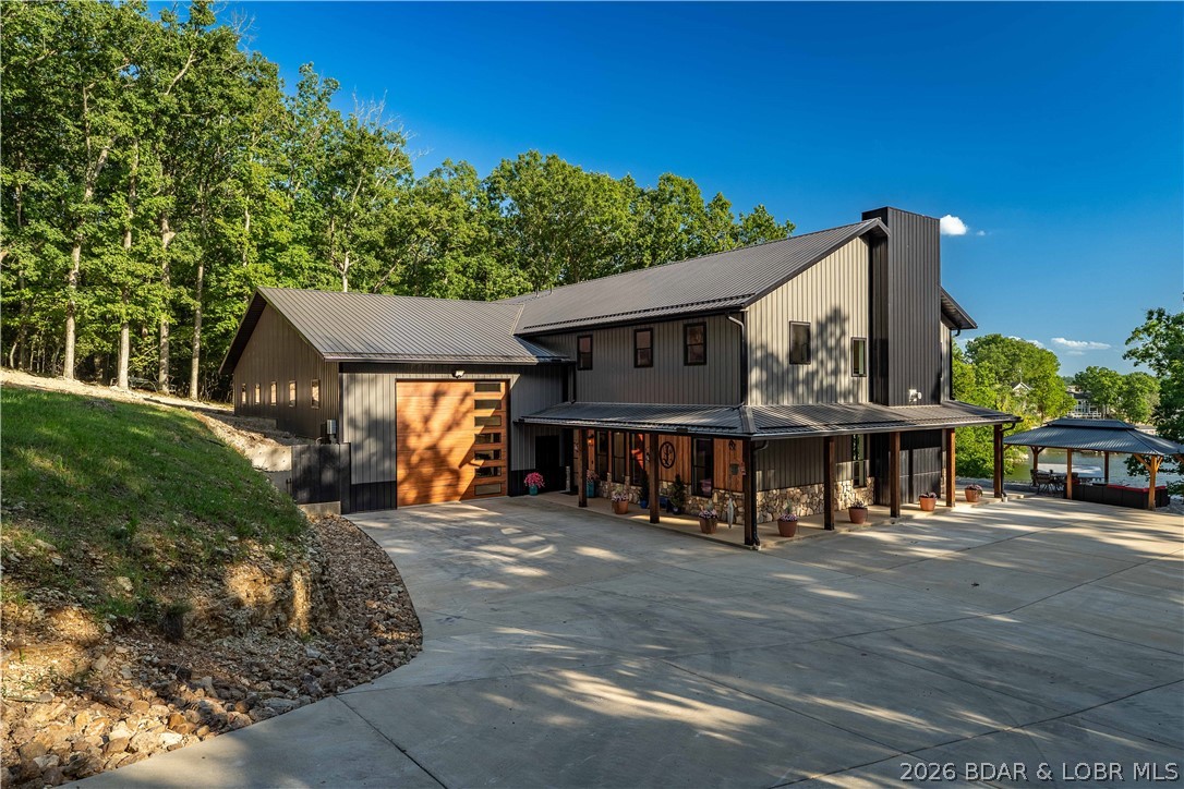 520 Blue Water Bay Drive Property Photo 1