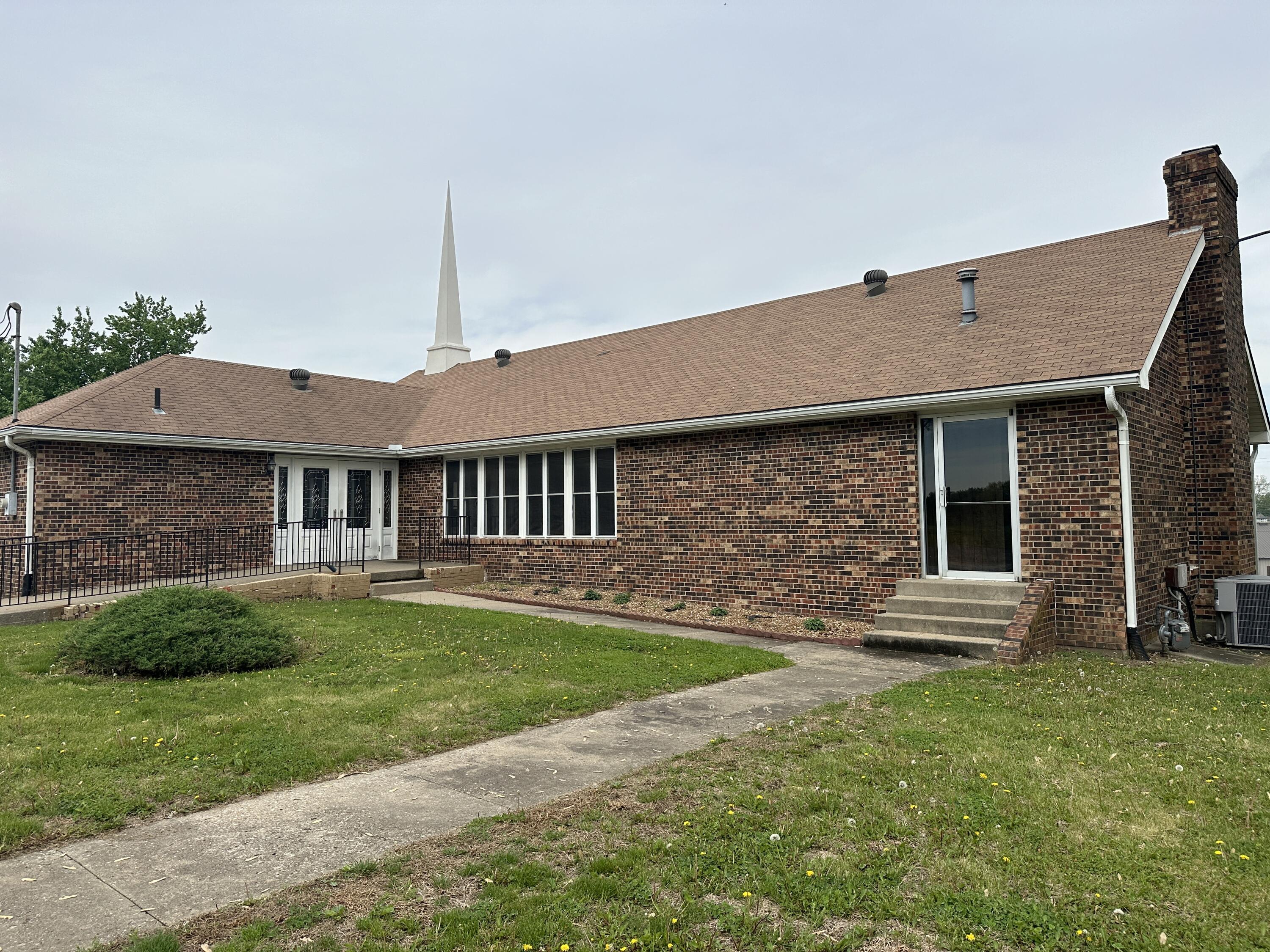 924 Morrow St. Property Photo 2