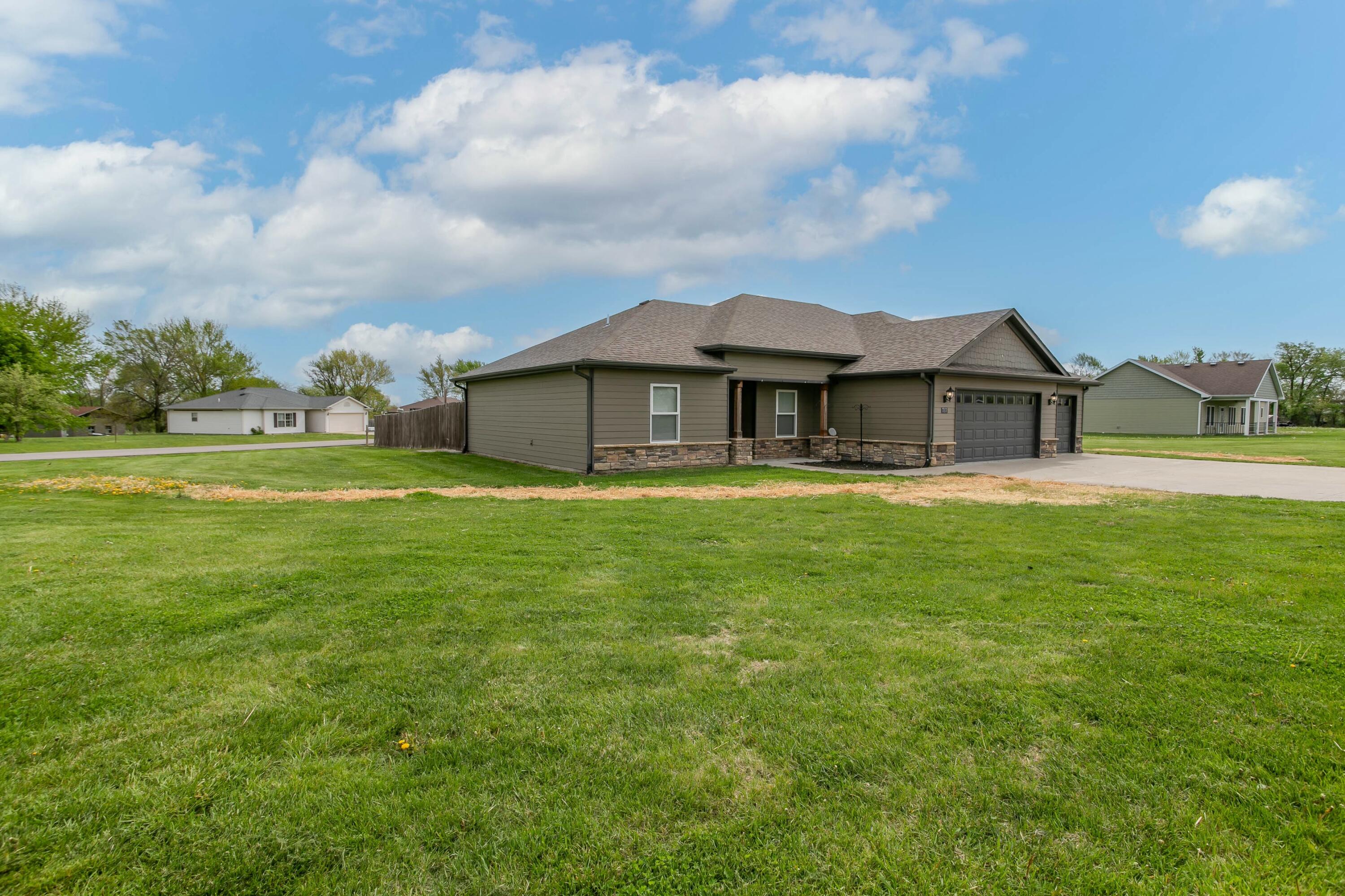 737 Sells Ct Property Photo 1