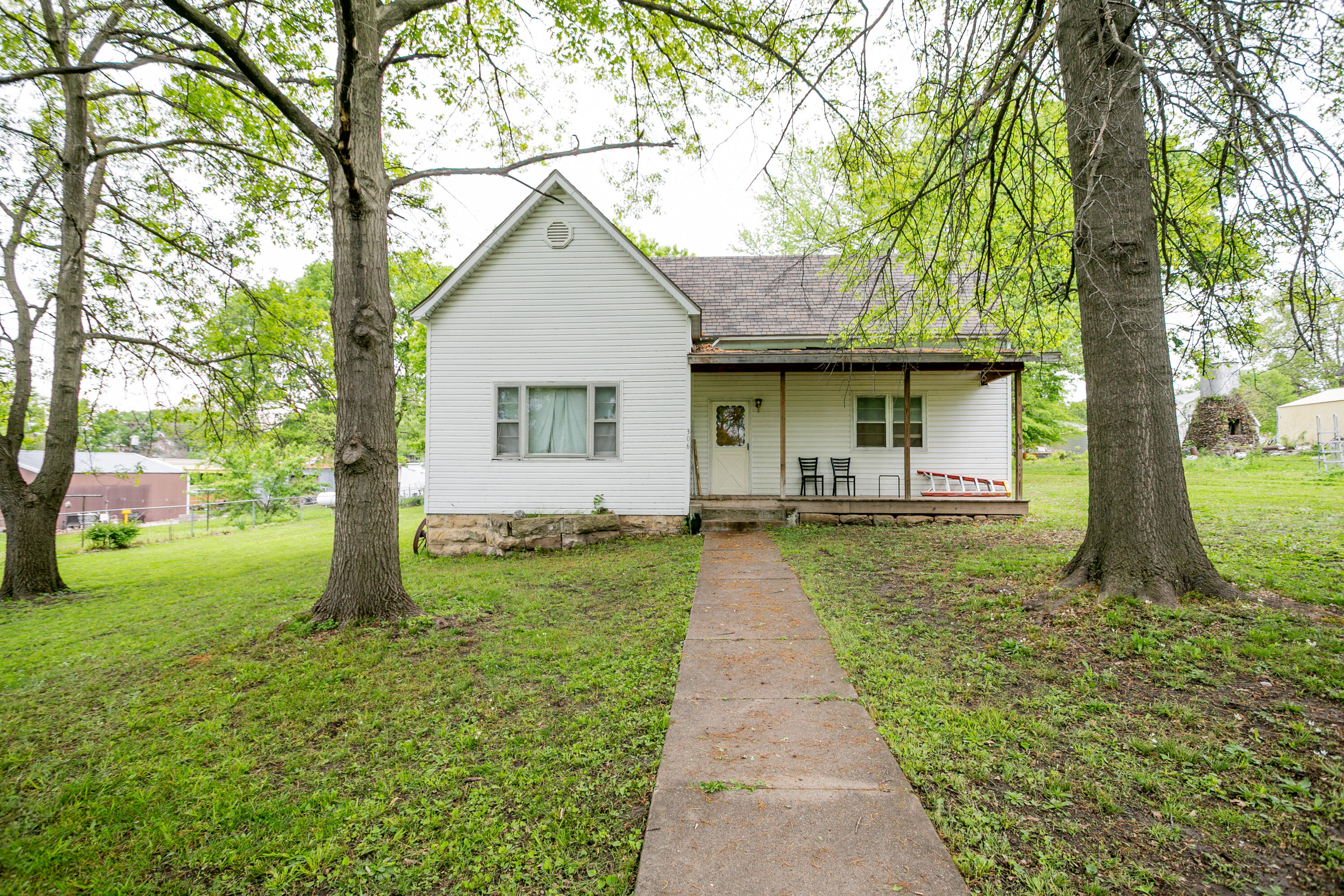 306 Main St Property Photo 1