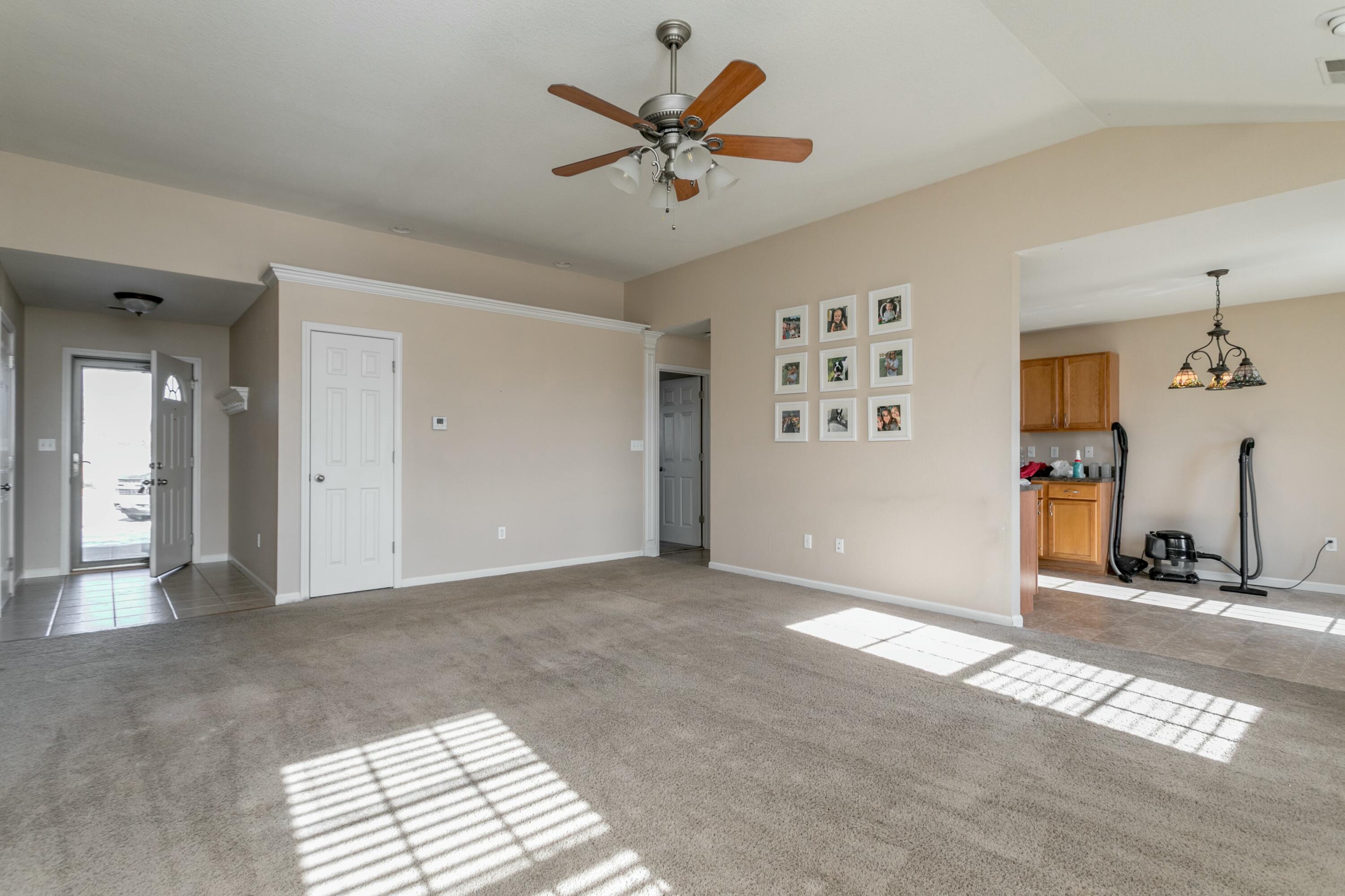723 Sells Ct Property Photo 3