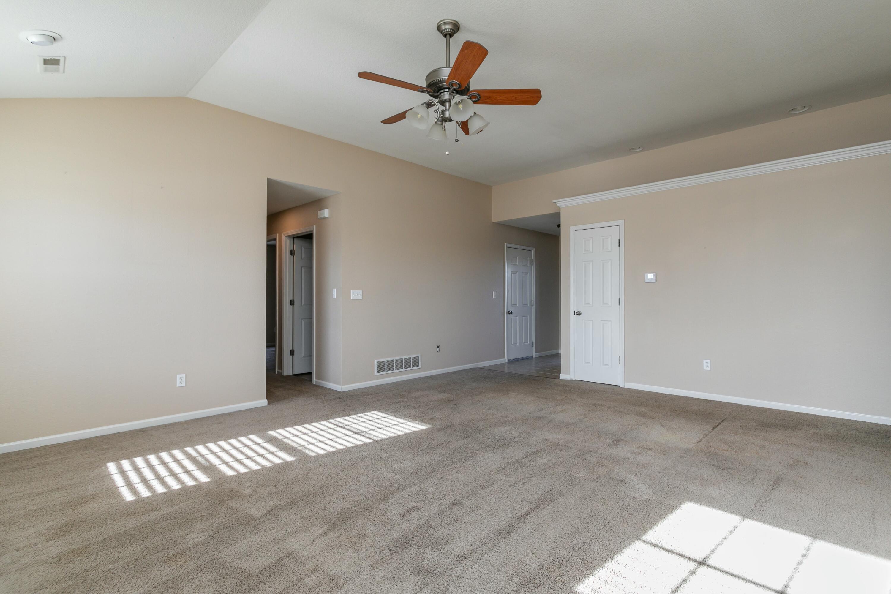 723 Sells Ct Property Photo 4