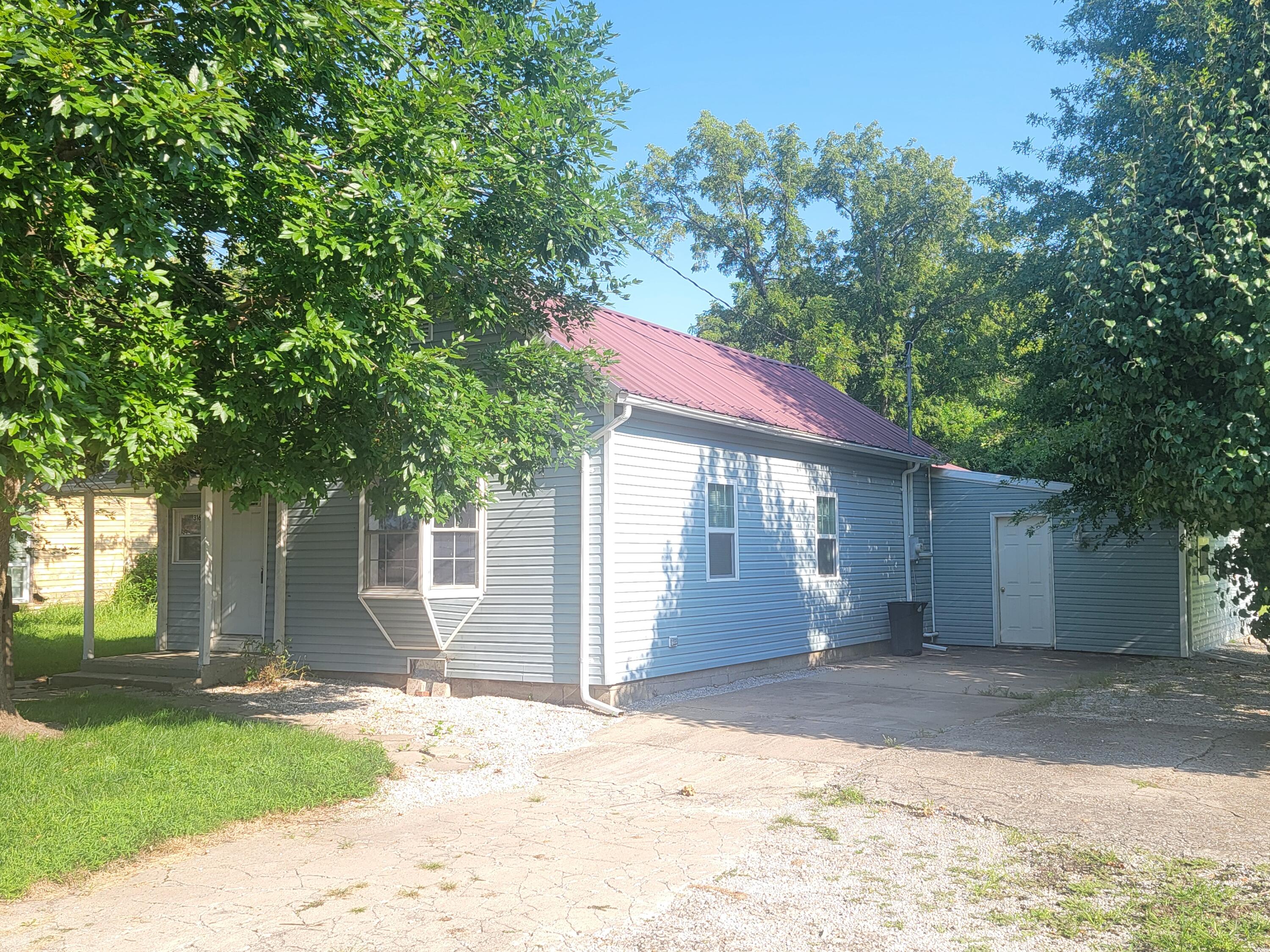 316 Summit St Property Photo 2
