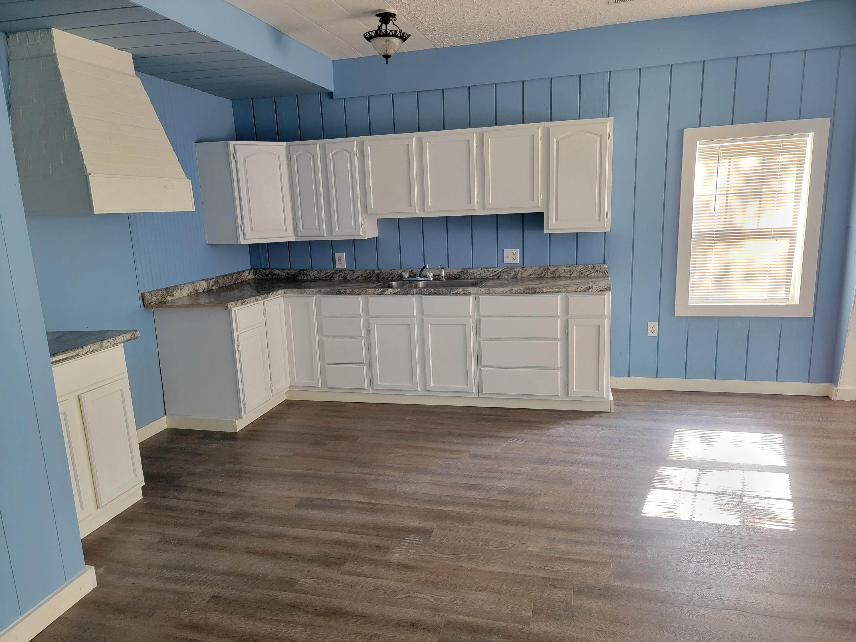 316 Summit St Property Photo 5