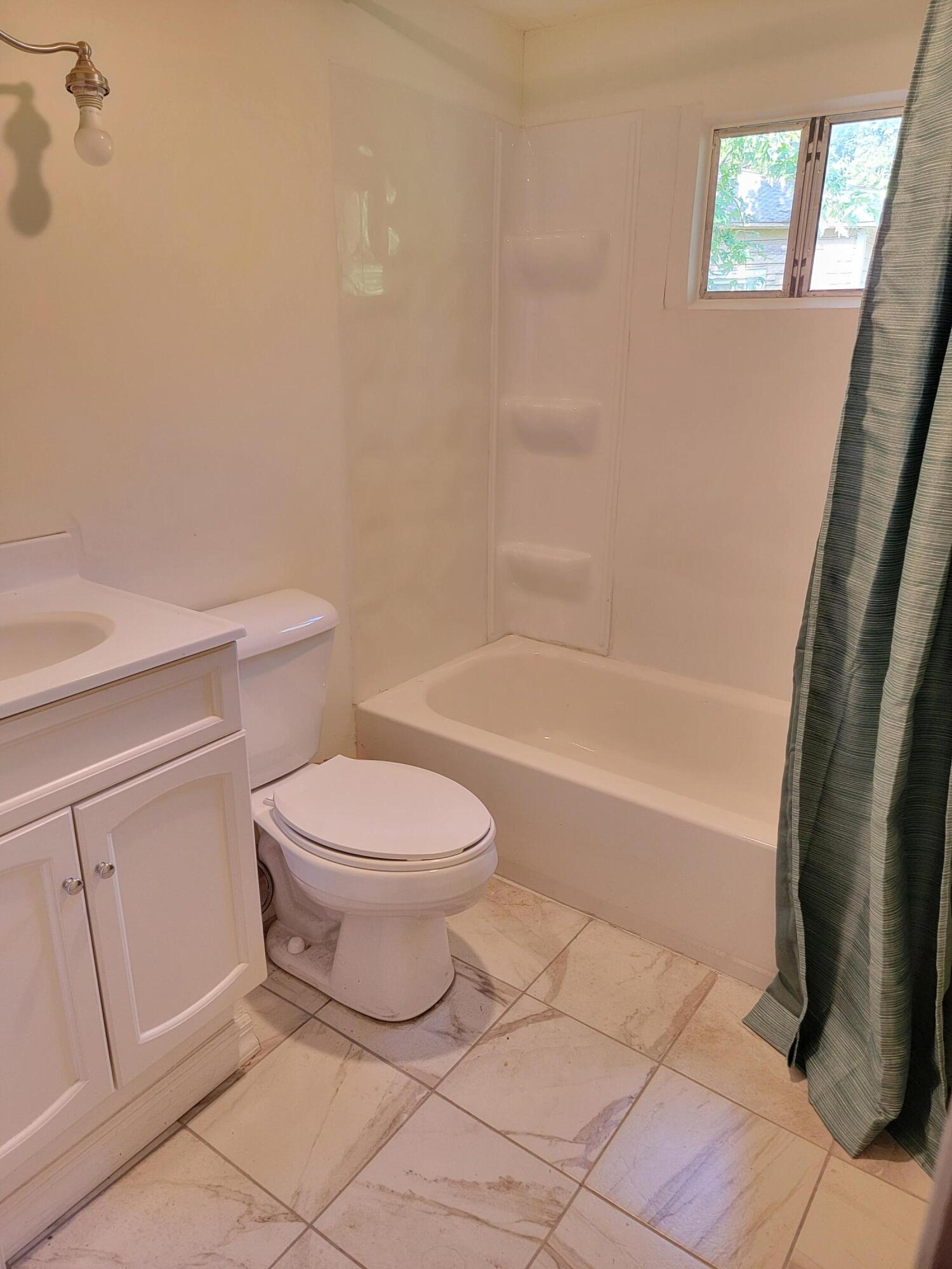 316 Summit St Property Photo 9