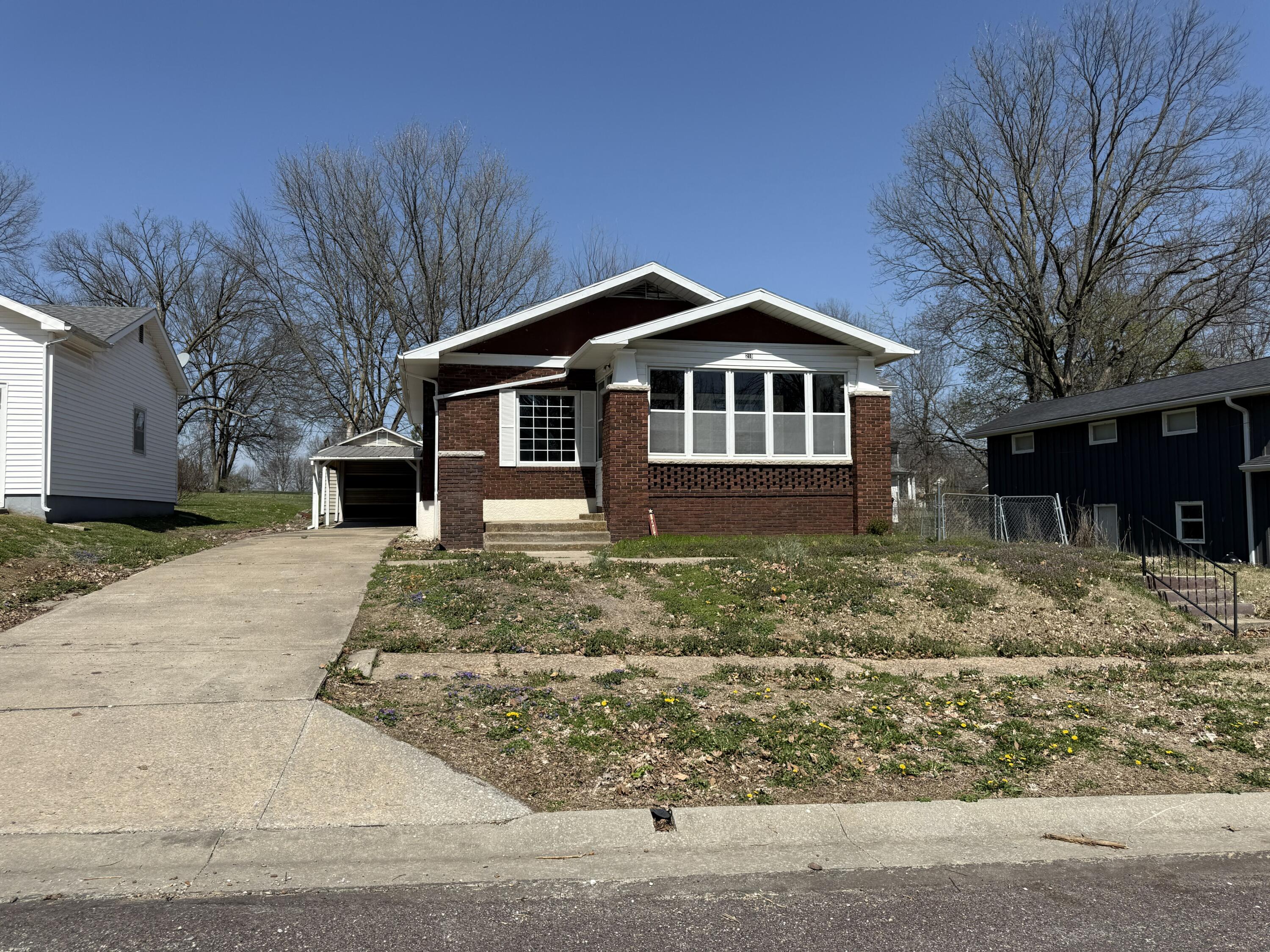 218 Dulaney St Property Photo 1