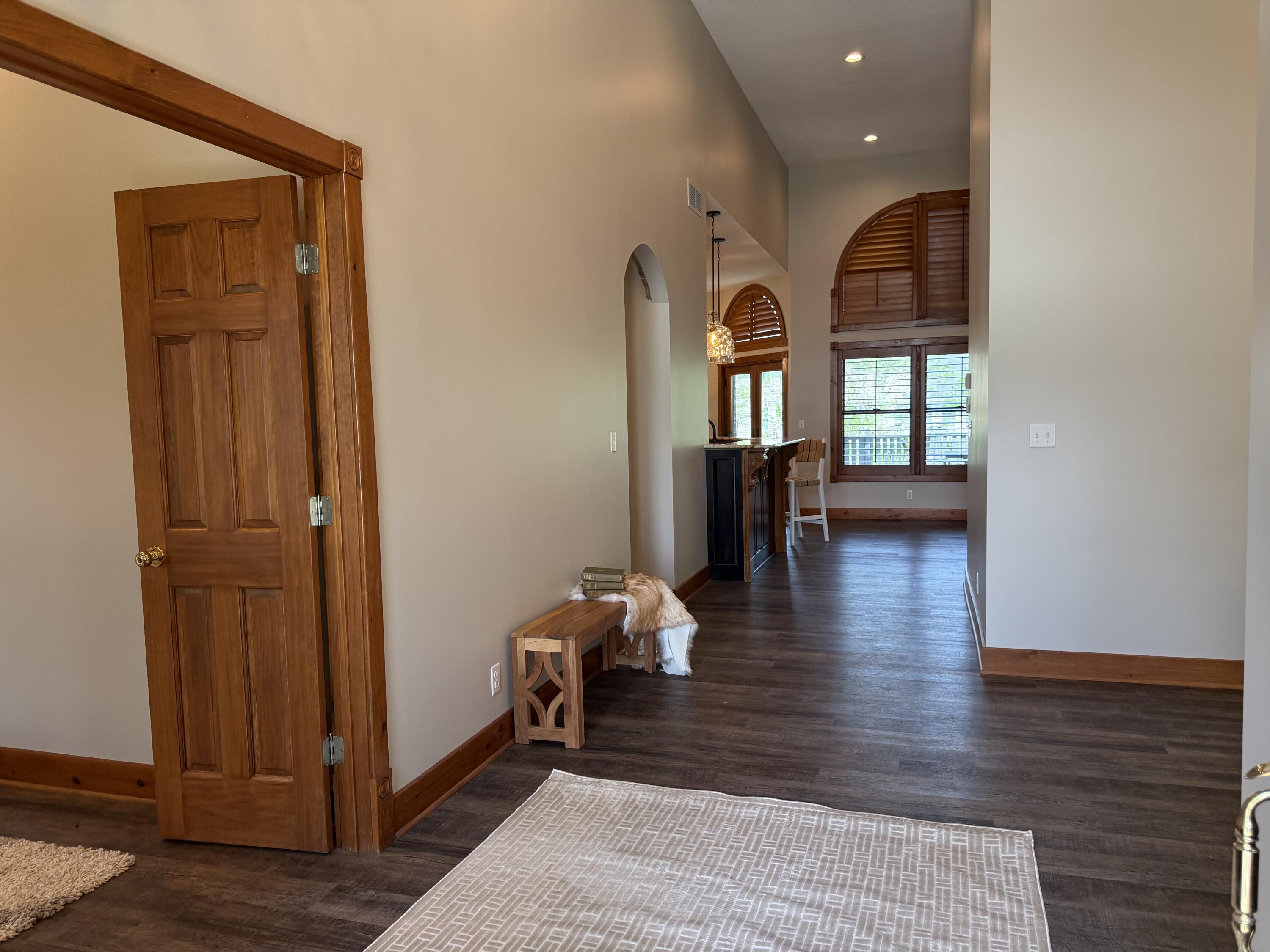 305 Meadow Ln Property Photo 9