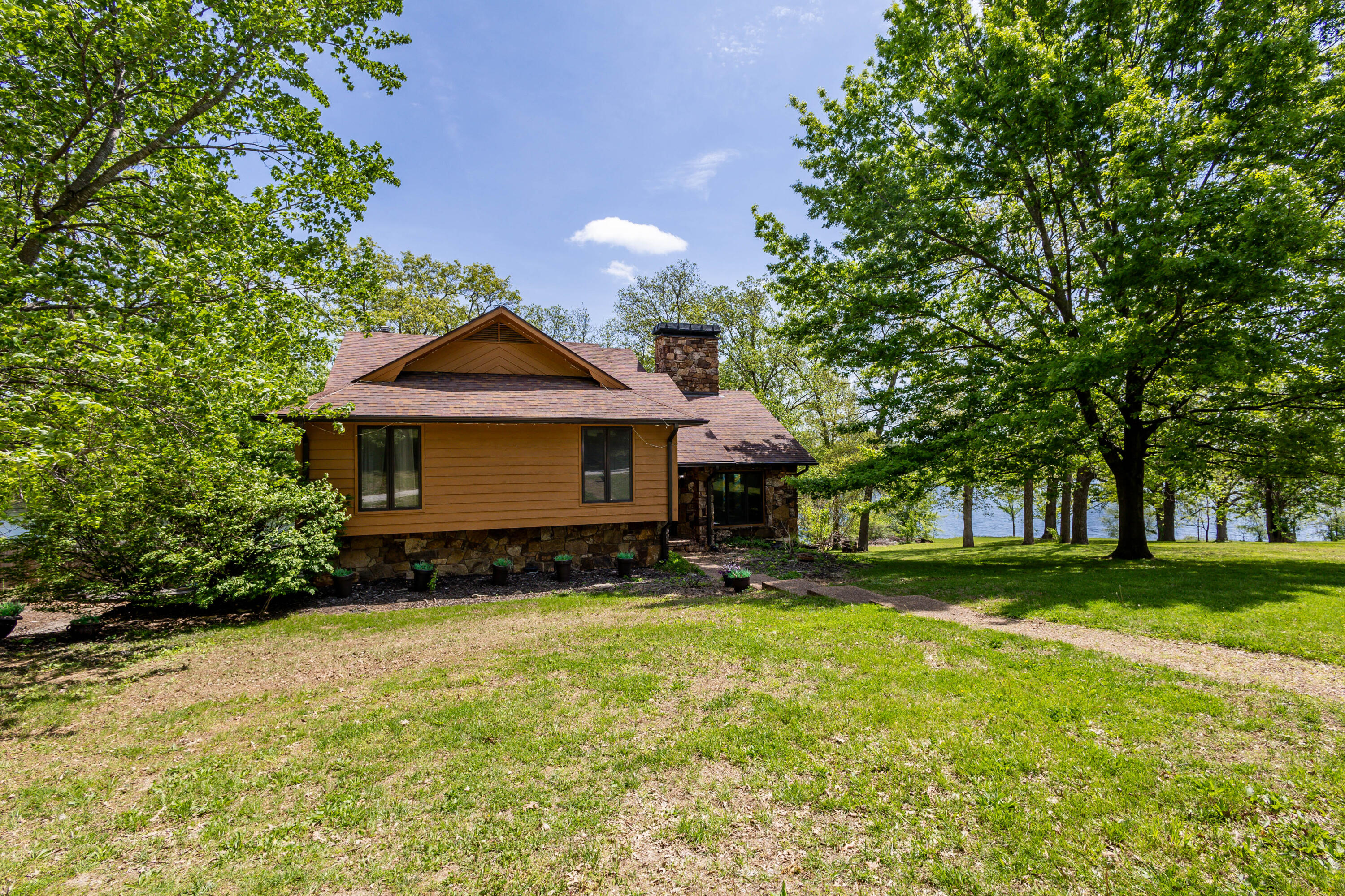 17759 Woods Drive Property Photo 3