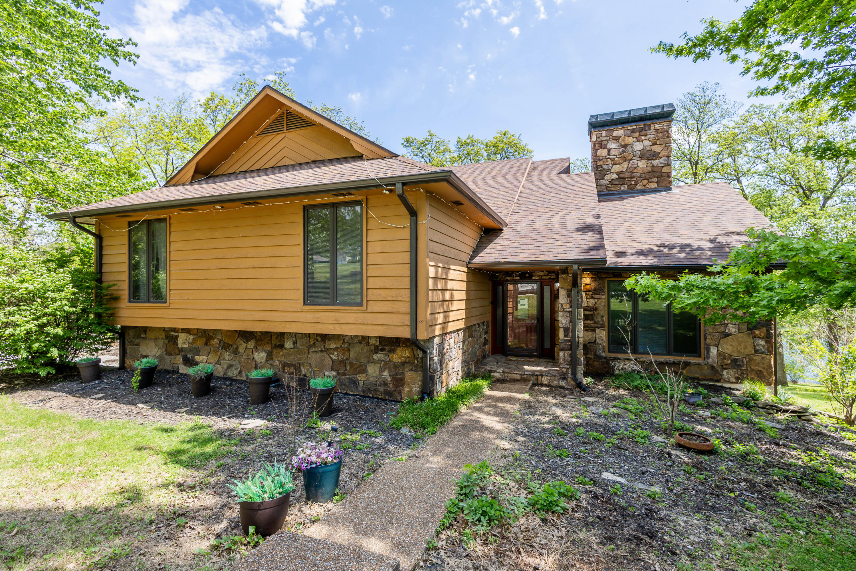 17759 Woods Drive Property Photo 4