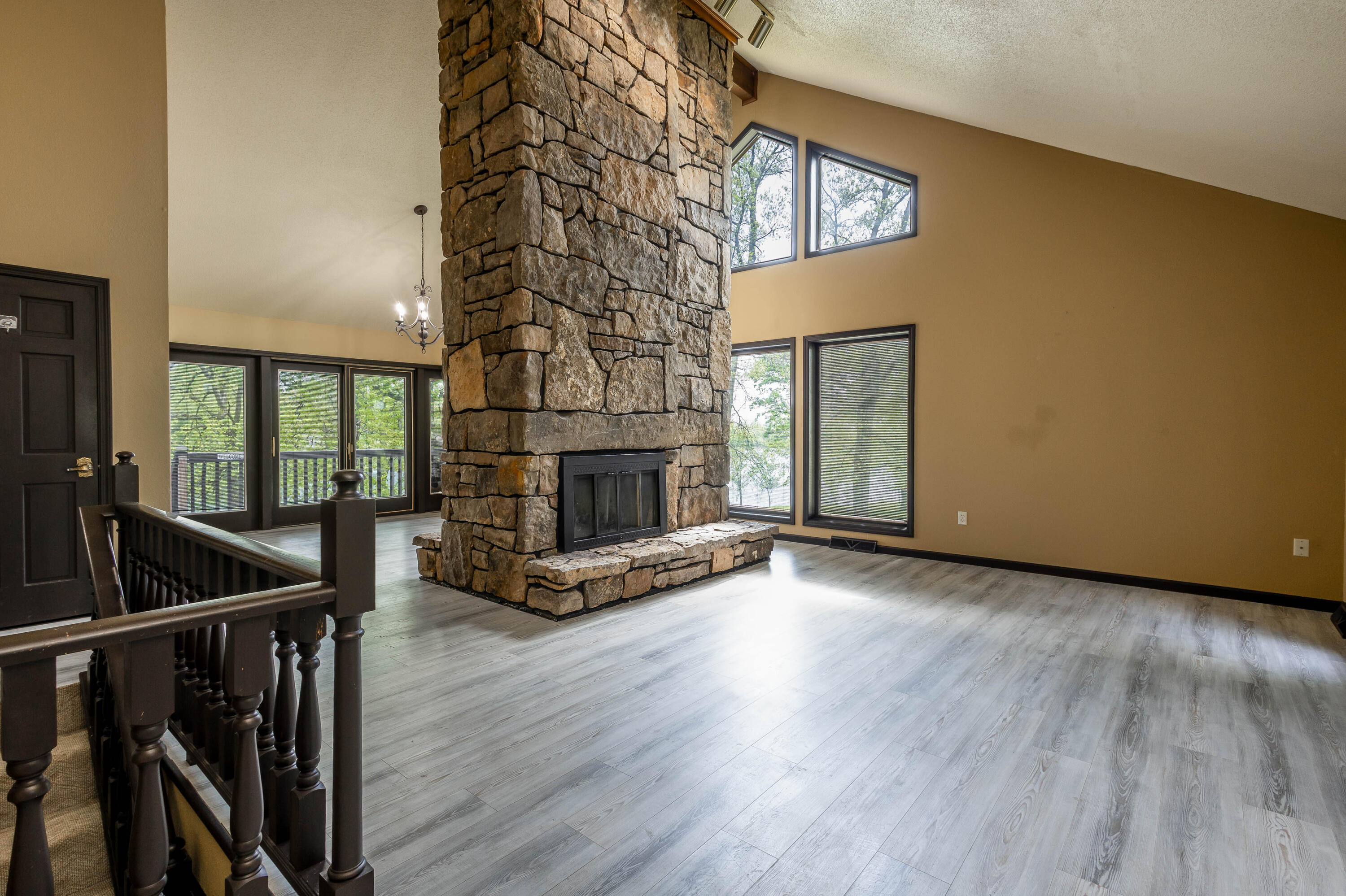 17759 Woods Drive Property Photo 9