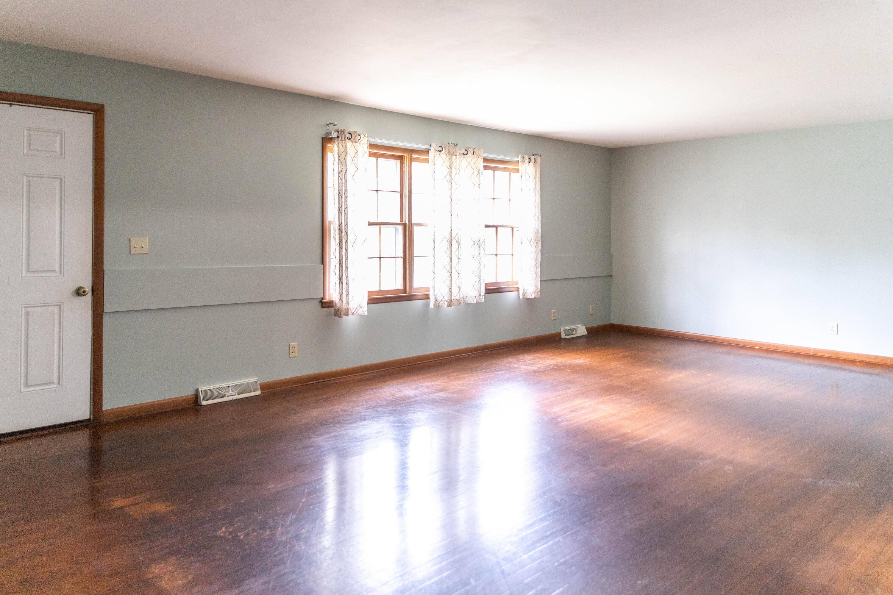 710 Brunswick Ave Property Photo 6