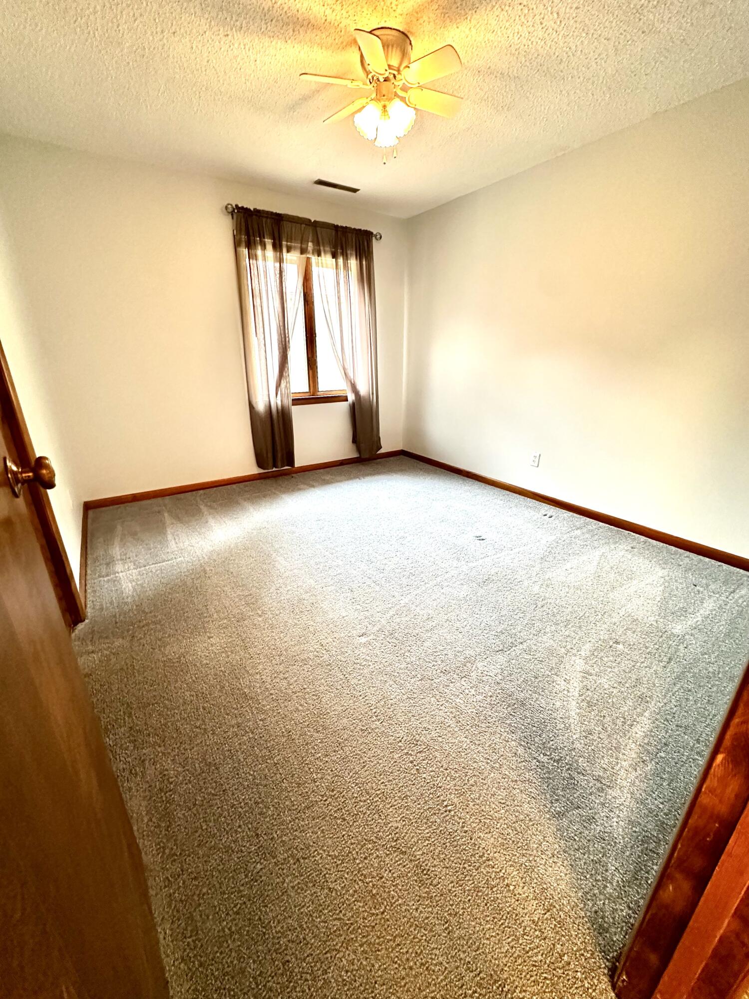 4 D Pinecrest Rd Property Photo 16