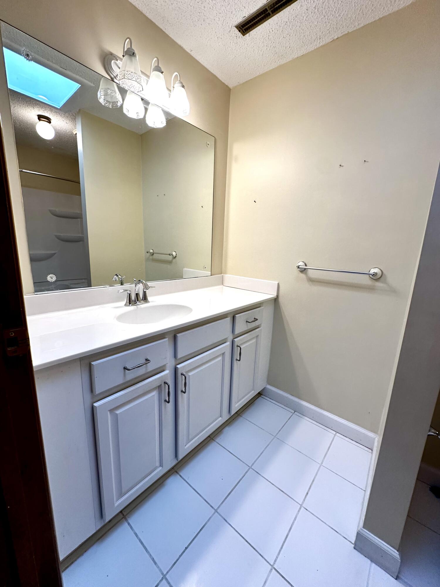 4 D Pinecrest Rd Property Photo 19