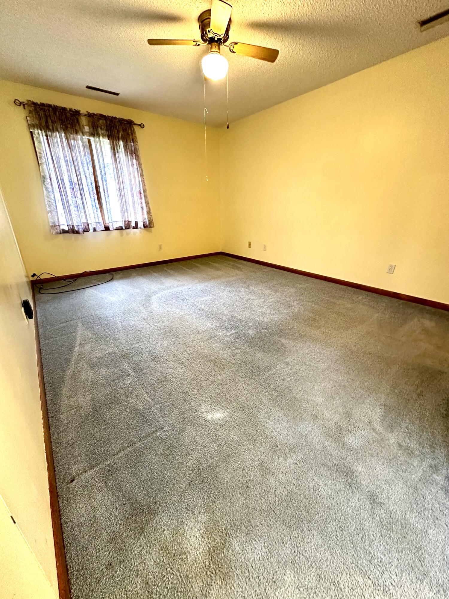 4 D Pinecrest Rd Property Photo 20