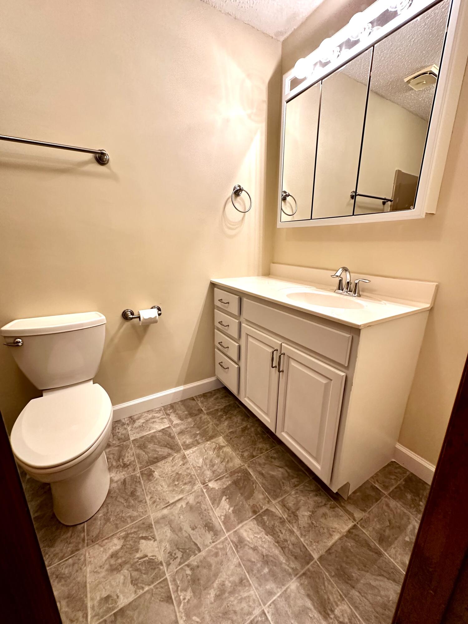 4 D Pinecrest Rd Property Photo 21