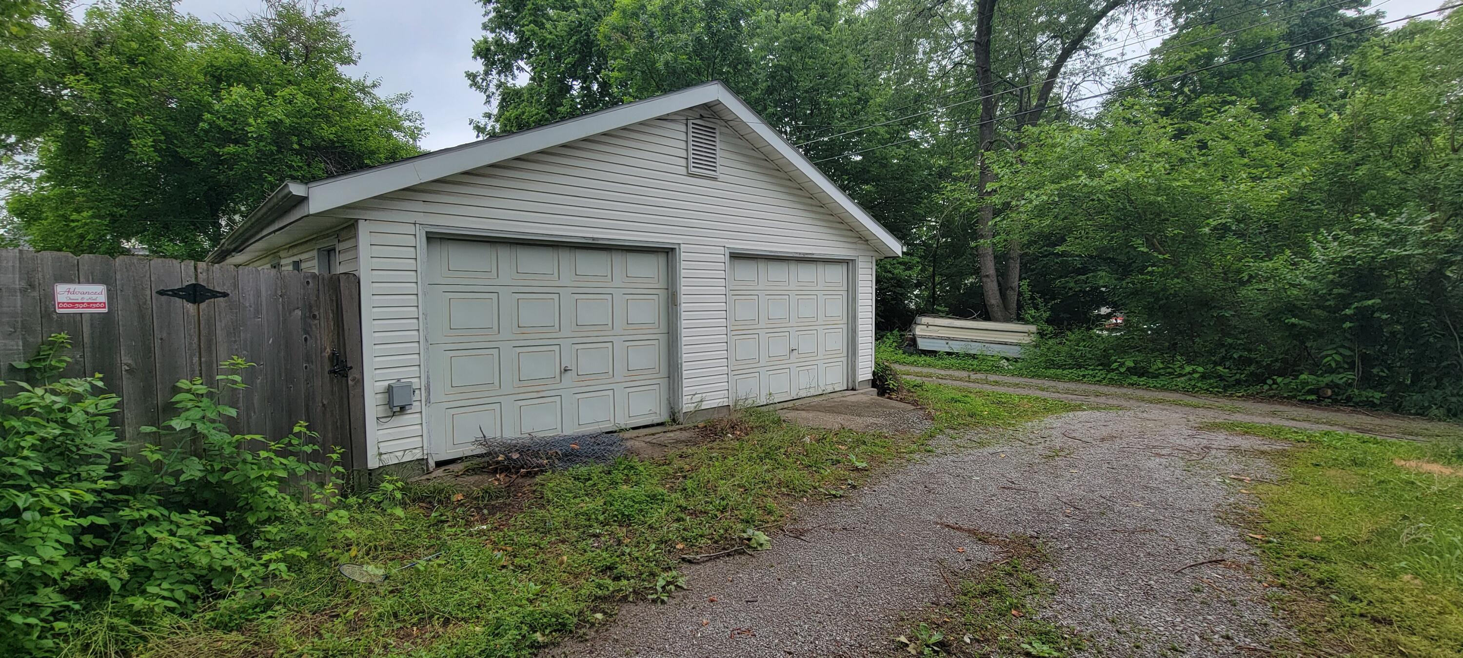 318 Gordon St Property Photo 2