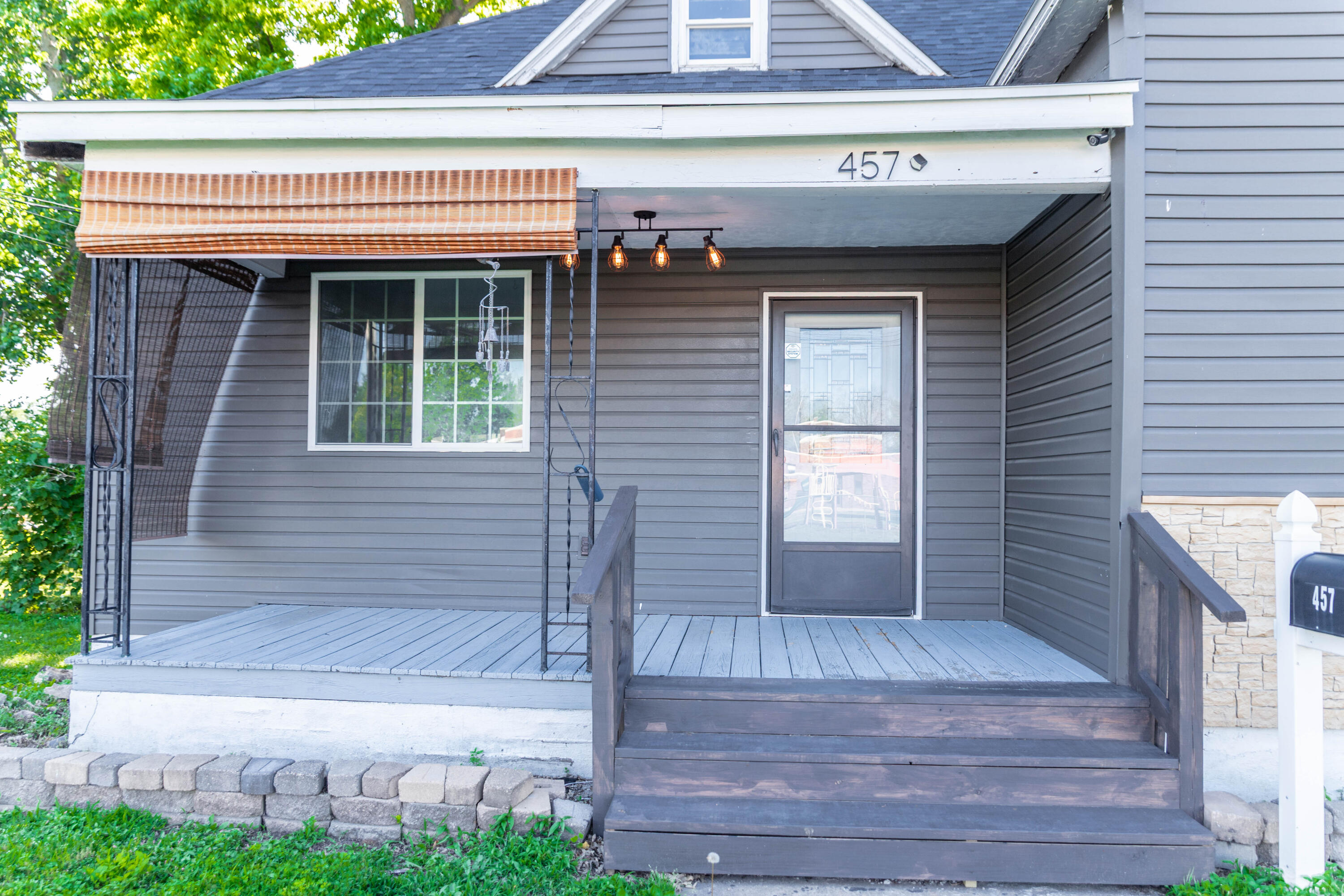 457 Lyon Ave Property Photo 4