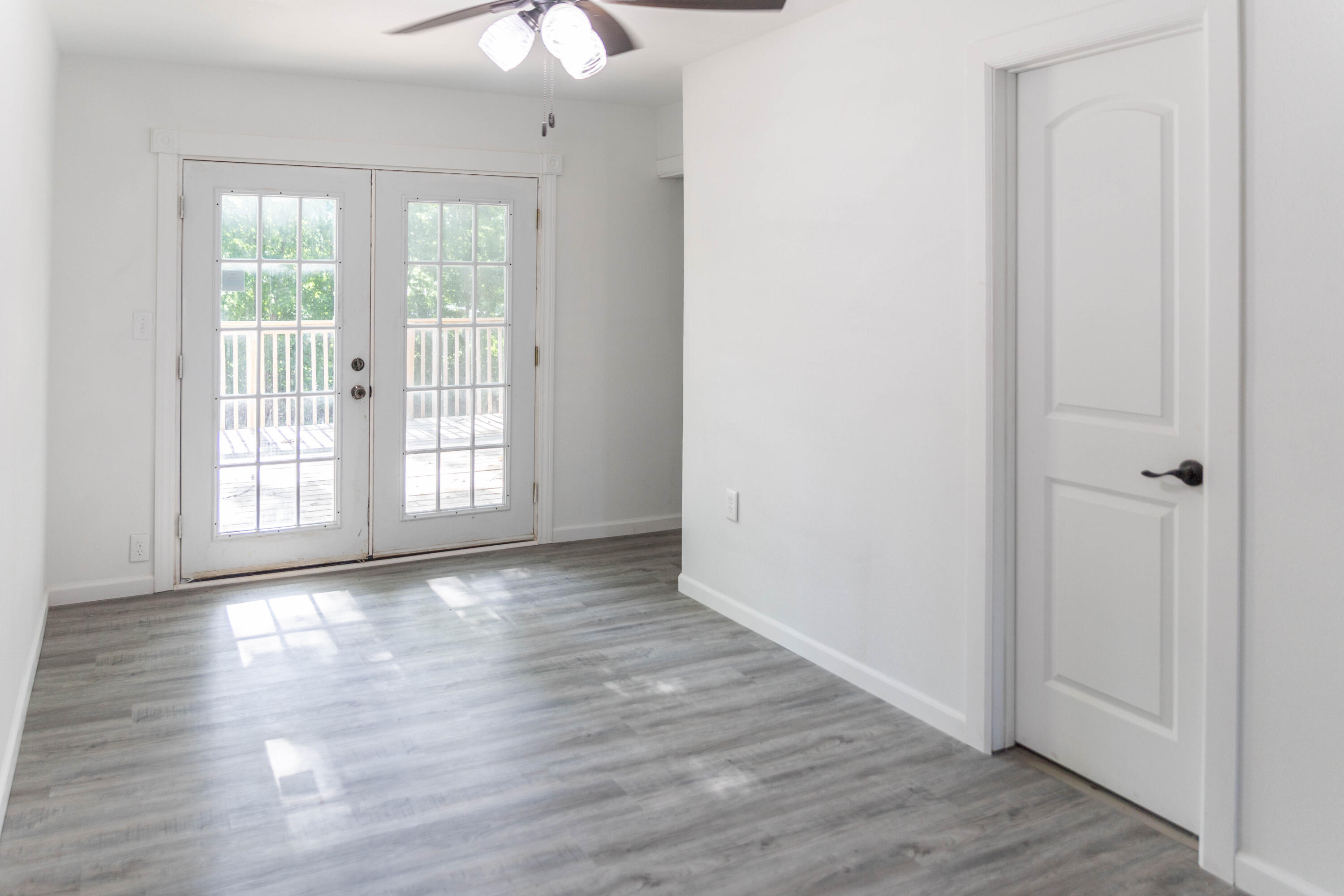 457 Lyon Ave Property Photo 11