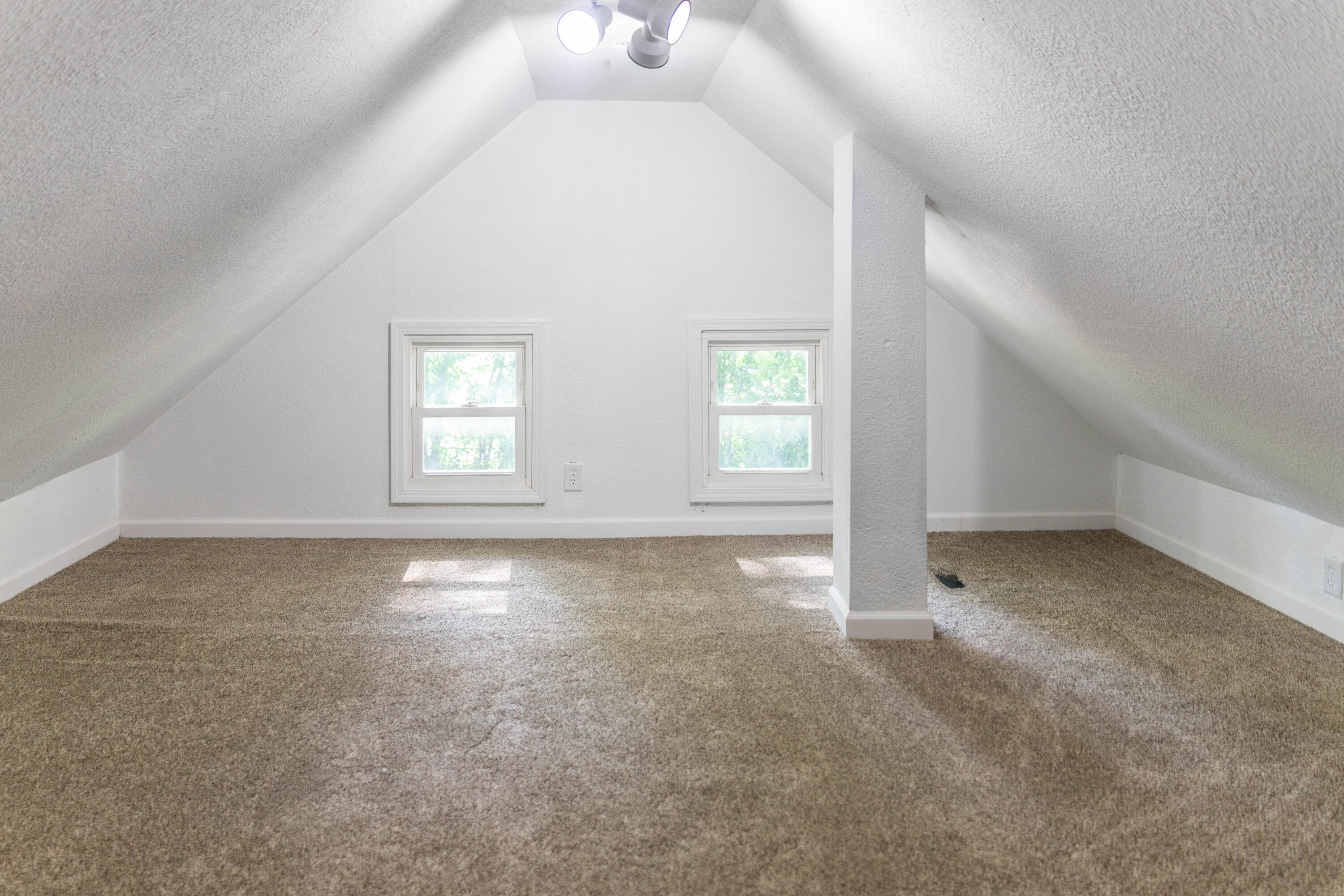 457 Lyon Ave Property Photo 18