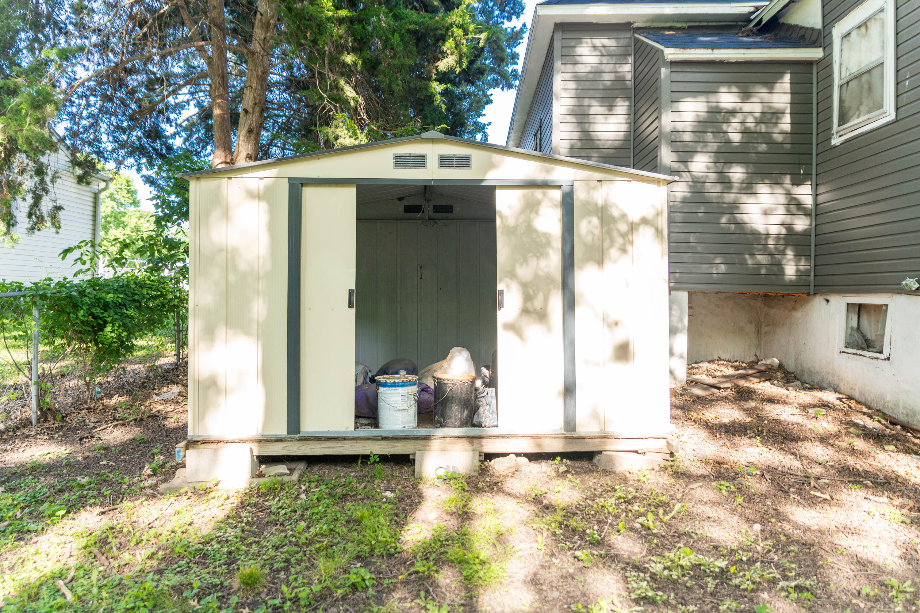 457 Lyon Ave Property Photo 28
