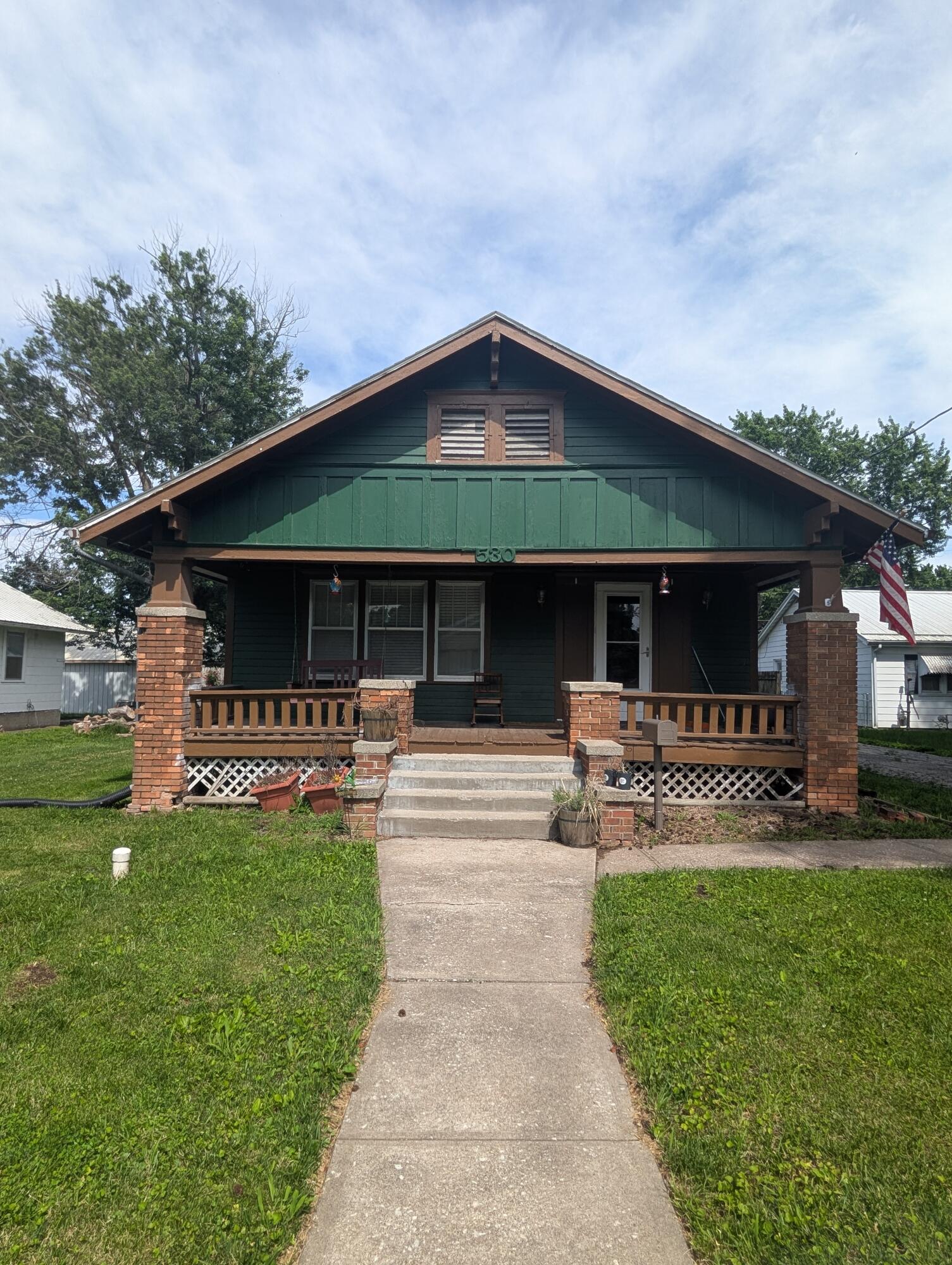 530 Lyon Ave Property Photo 1