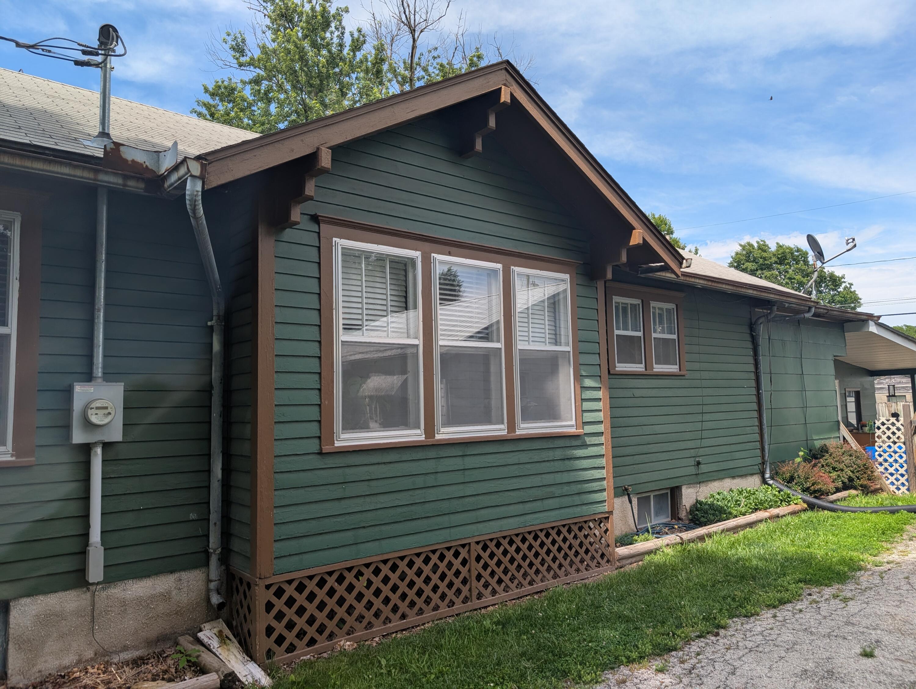 530 Lyon Ave Property Photo 3
