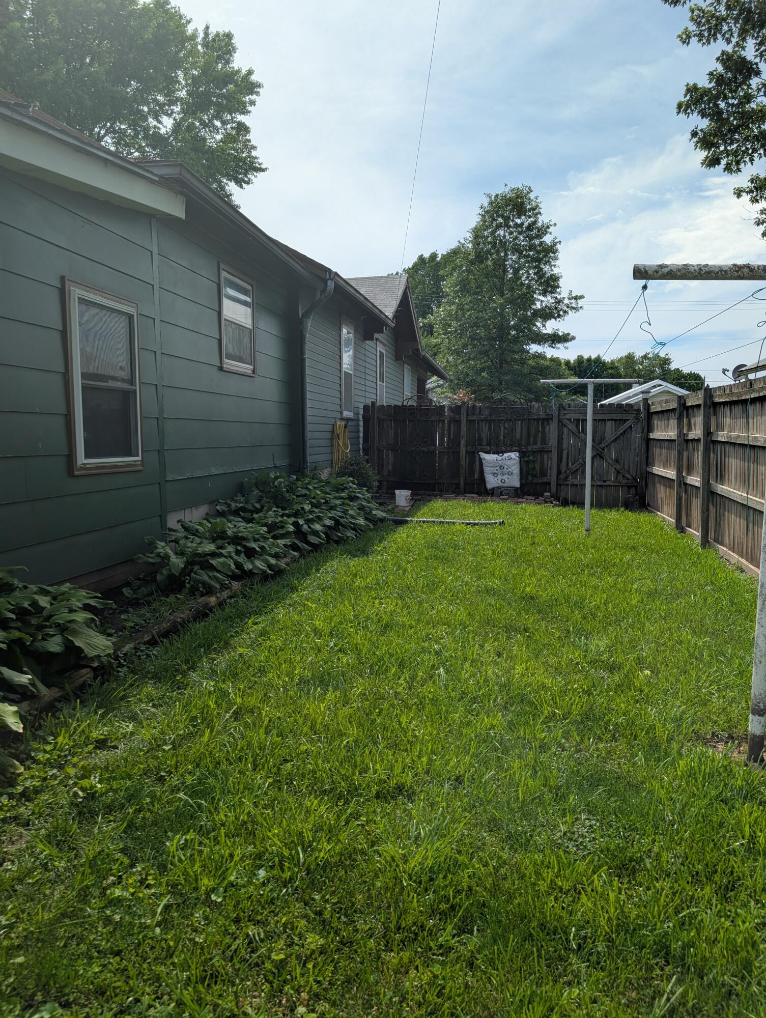 530 Lyon Ave Property Photo 5