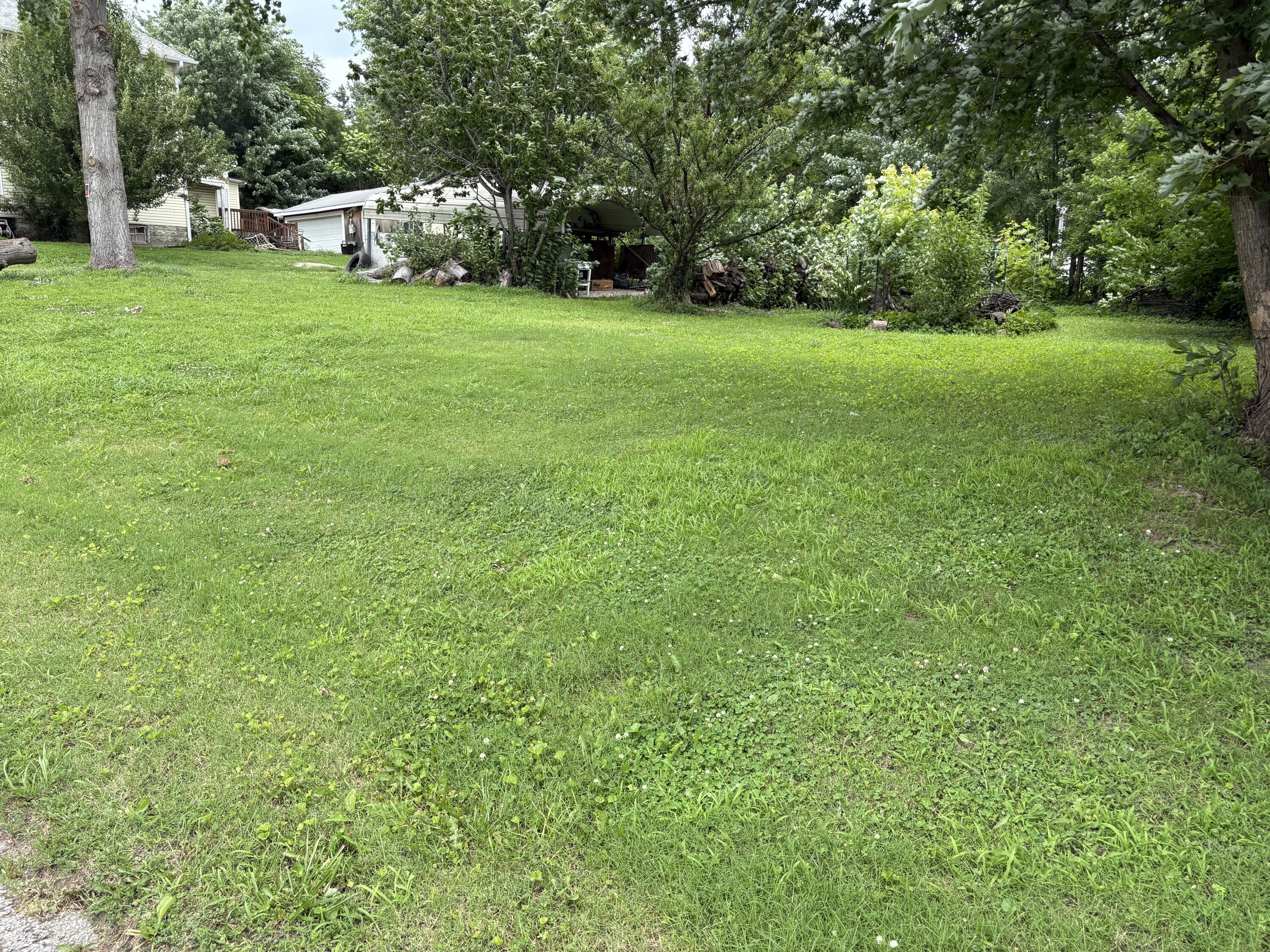 500 Leslie St Property Photo 6